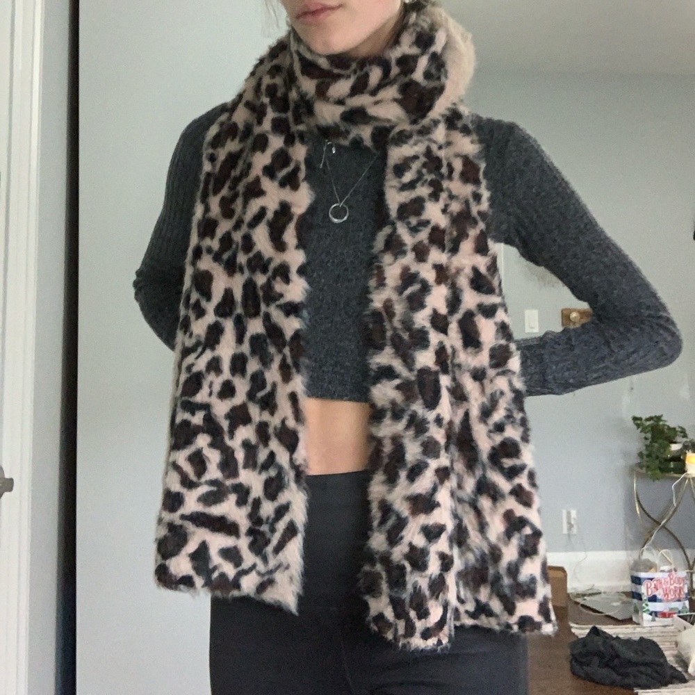Urban Outfitters Cheetah print fuzzy scarf